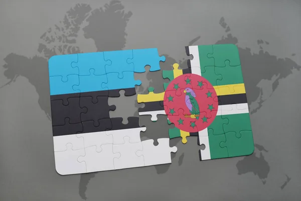 Quebra-cabeça com a bandeira nacional da estônia e dominica em um mapa do mundo — Fotografia de Stock