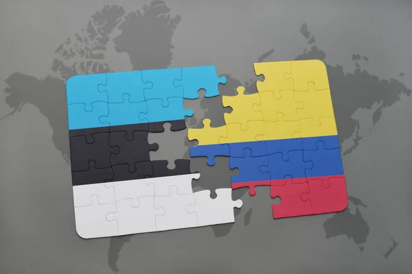 Puzzel met de nationale vlag van Estland en colombia op een wereldkaart — Stockfoto
