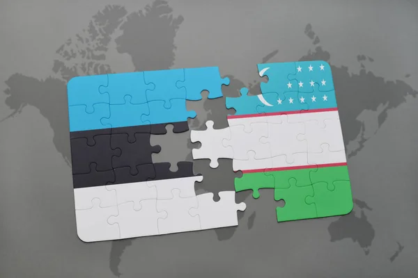 Puzzel met de nationale vlag van Estland en Oezbekistan op een wereldkaart — Stockfoto
