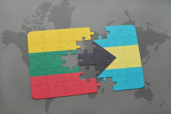 Puzzel met de nationale vlag van Litouwen en de Bahama's op een wereldkaart — Stockfoto