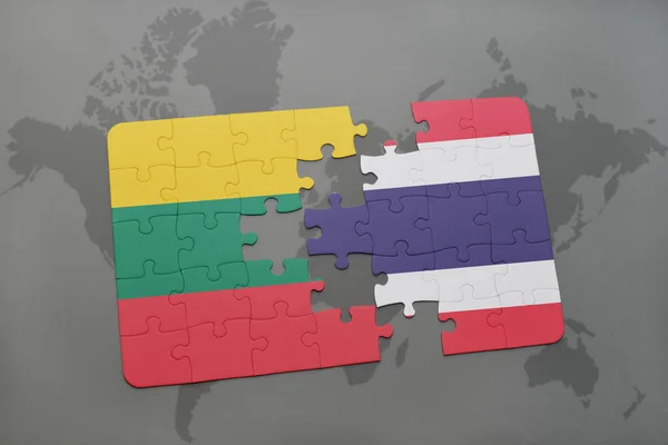 Παζλ με την εθνική σημαία της Λιθουανίας και της Ταϊλάνδης σε ένα παγκόσμιο χάρτη — Φωτογραφία Αρχείου