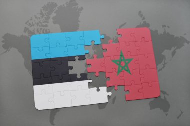 Estonya ve Fas bir dünya haritası üzerinde ulusal bayrak ile bulmaca