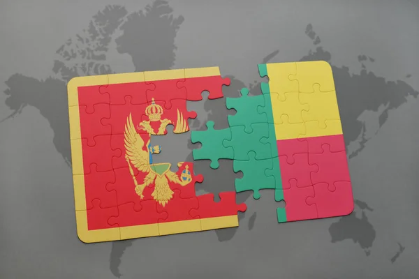 Puzzel met de nationale vlag van montenegro en benin op een wereldkaart — Stockfoto