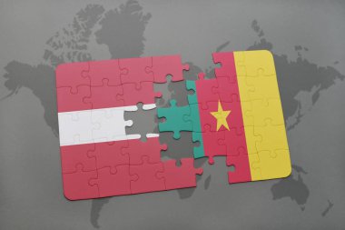 Letonya ve Kamerun ulusal bayrak bir dünya haritası üzerinde ile bulmaca