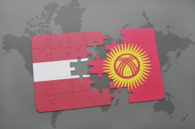 Letonya ve Kırgızistan ulusal bayrak bir dünya haritası üzerinde ile bulmaca