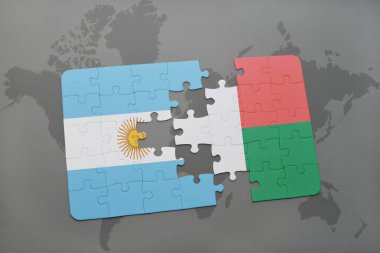 Arjantin ve Madagaskar ulusal bayrak bir dünya haritası üzerinde ile bulmaca