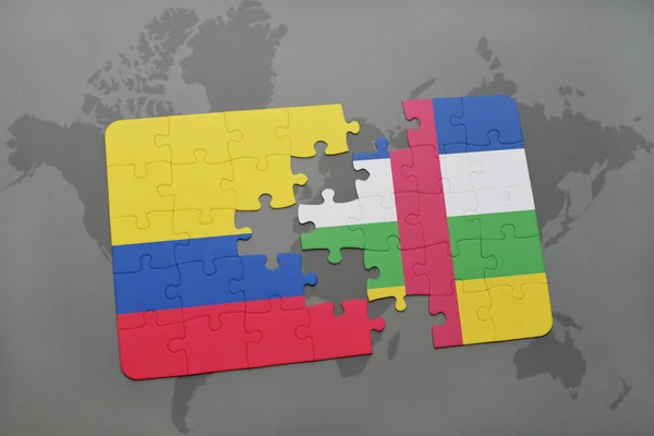 Puzzel met de nationale vlag van colombia en de Centraal-Afrikaanse Republiek op een kaart van de wereld — Stockfoto