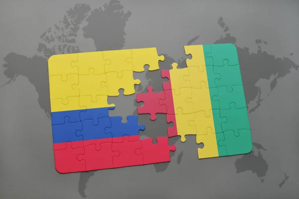 Puzzle mit der Nationalflagge von Kolumbien und Guinea auf einer Weltkarte — Stockfoto