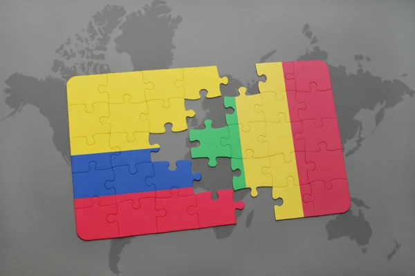 Quebra-cabeça com a bandeira nacional da colômbia e mali em um mapa do mundo — Fotografia de Stock