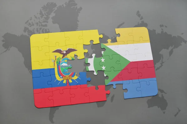 Rompecabezas con la bandera nacional de ecuador y comoras en un mapa del mundo — Foto de Stock
