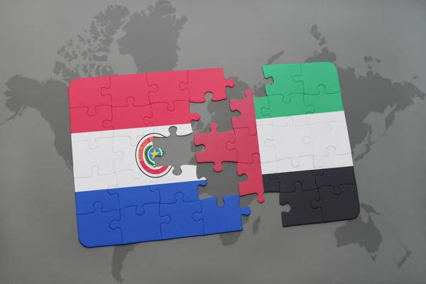 Quebra-cabeça com a bandeira nacional do paraguai e emirados árabes unidos em um mapa do mundo — Fotografia de Stock