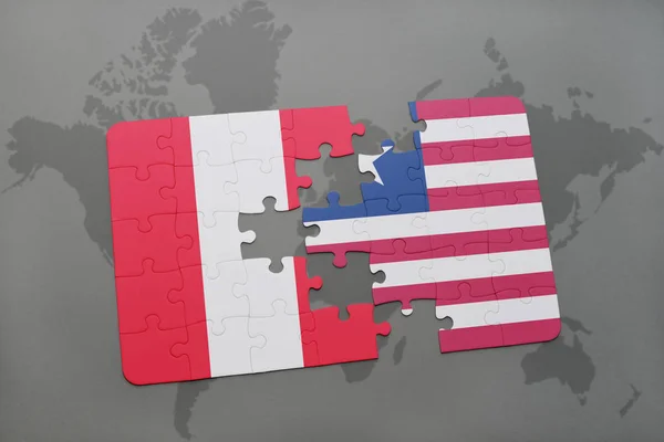 Puzzle mit der Nationalflagge von Peru und Liberia auf einer Weltkarte — Stockfoto