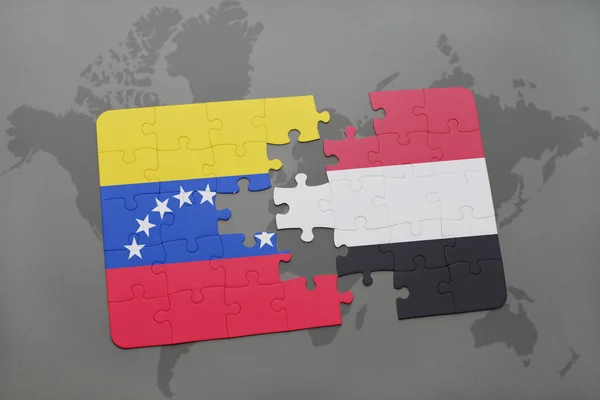 Rompecabezas con la bandera nacional de venezuela y yemen en un mapa del mundo —  Fotos de Stock