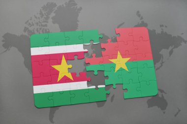Surinam ve burkina faso ulusal bayrak bir dünya haritası üzerinde ile bulmaca