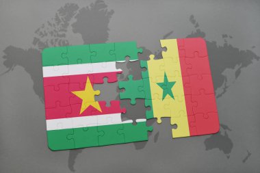 senegal ve Surinam ulusal bayrak bir dünya haritası üzerinde ile bulmaca