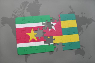 Surinam ve togo bir dünya haritası üzerinde bayrağı ile bulmaca
