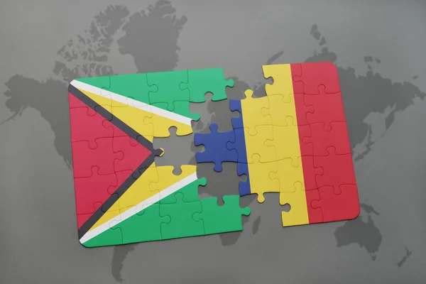 Rompecabezas con la bandera nacional de Guayana y Chad en un mapa del mundo — Foto de Stock
