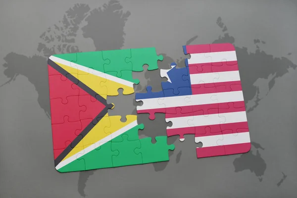 Rompecabezas con la bandera nacional de Guayana y Liberia en un mapa del mundo — Foto de Stock