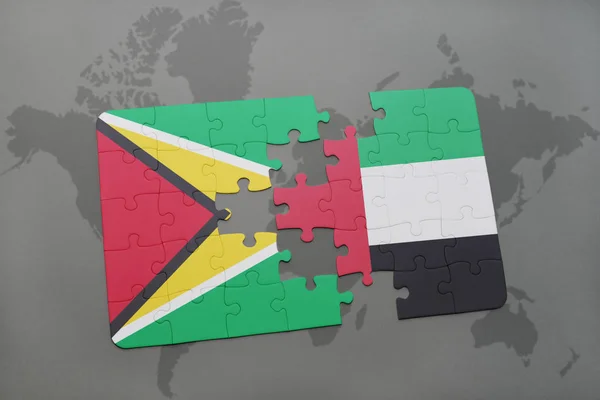 Rompecabezas con la bandera nacional de Guayana y Emiratos Árabes Unidos en un mapa del mundo — Foto de Stock
