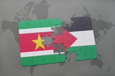 Surinam ve Filistin Ulusal bayrak bir dünya haritası üzerinde ile bulmaca