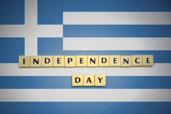 텍스트 독립 기념일 그리스의 국기에 있는 문자. — 스톡 사진