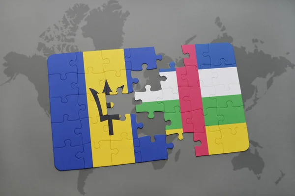 Puzzle con la bandiera nazionale delle Barbados e della Repubblica Centrafricana su una mappa del mondo — Foto Stock