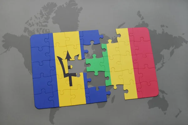 Puzzle con la bandiera nazionale delle barbados e mali su una mappa del mondo — Foto Stock