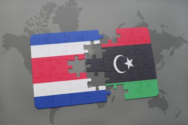 Kosta Rika ve libya ulusal bayrak bir dünya haritası üzerinde ile bulmaca
