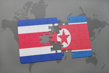 Kosta Rika ve Kuzey Kore ulusal bayrak bir dünya haritası üzerinde ile bulmaca