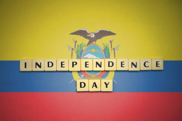 テキスト独立記念日エクアドルの国旗付きの文字. — ストック写真