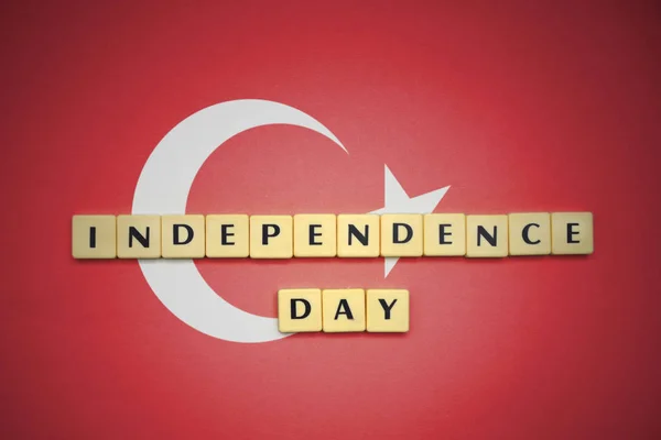 Listów z dnia niepodległości tekst flagi narodowej Turcji. — Zdjęcie stockowe