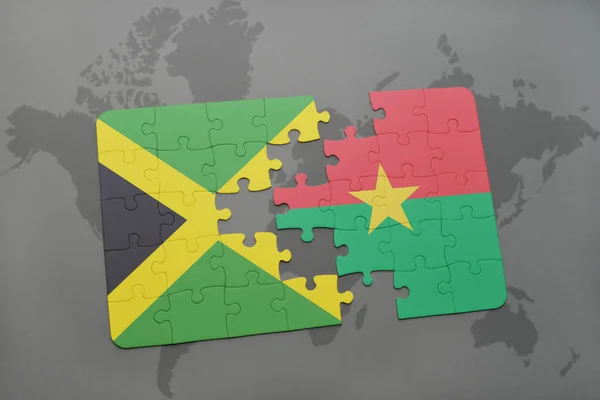 Rompecabezas con la bandera nacional de jamaica y Burkina faso en un mapa del mundo — Foto de Stock