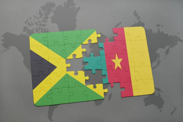 Rompecabezas con la bandera nacional de jamaica y camerún en un mapa del mundo — Foto de Stock