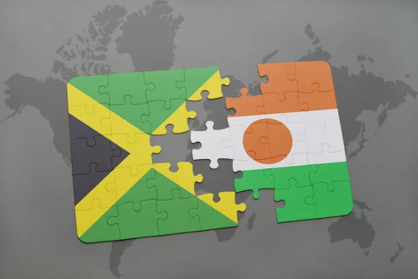 Rompecabezas con la bandera nacional de jamaica y niger en un mapa del mundo — Foto de Stock