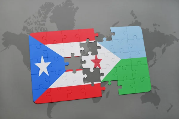 Rompecabezas con la bandera nacional de puerto rico y djibouti en un mapa del mundo — Foto de Stock