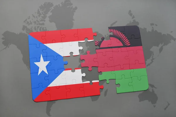 Rompecabezas con la bandera nacional de Puerto Rico y Malawi en un mapa del mundo — Foto de Stock