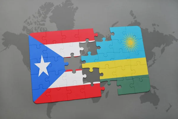 Rompecabezas con la bandera nacional de Puerto Rico y Ruanda en un mapa del mundo — Foto de Stock