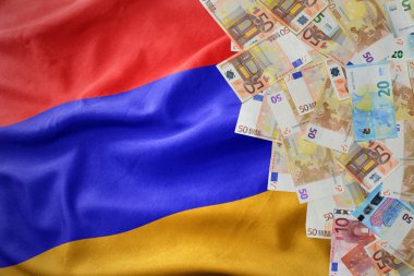 Euro para Lirası üstünde dalgalanan Ermenistan bayrağı.