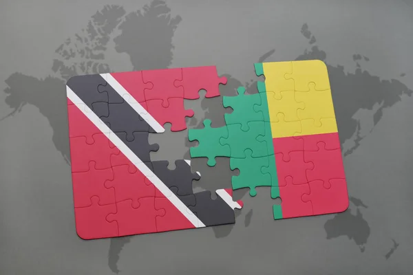 Puzzle avec le drapeau national de Trinidad et tobago et le Bénin sur une carte du monde — Photo