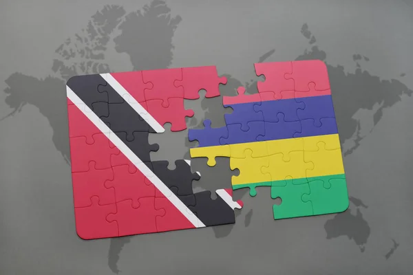 Puzzle avec le drapeau national de Trinidad et tobago et mauritius sur une carte du monde — Photo