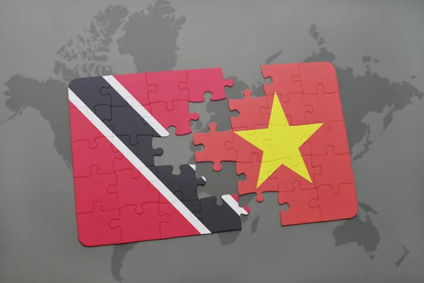 Puzzle avec le drapeau national de Trinidad et tobago et vietnam sur une carte du monde — Photo