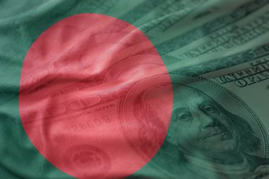 renkli bir Amerikan Doları para arka plan Bangladeş Ulusal bayrağını sallıyor. Ekonomi kavramı