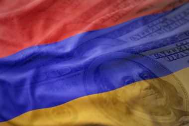 renkli bir Amerikan Doları para arka plan Ermenistan Ulusal bayrağını sallıyor. Ekonomi kavramı