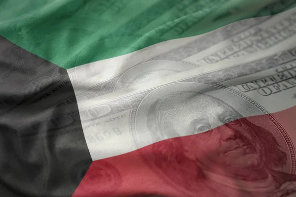 Renkli bir Amerikan Doları para arka plan Kuveyt Ulusal bayrağını sallıyor. Ekonomi kavramı — Stok fotoğraf
