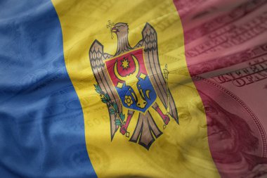 moldova bayrağı sallayarak bir Amerikan Doları para arka plan üzerinde renkli. Ekonomi kavramı