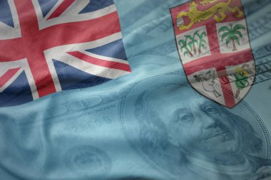 renkli bir Amerikan Doları para arka plan Fiji Ulusal bayrağını sallıyor. Ekonomi kavramı