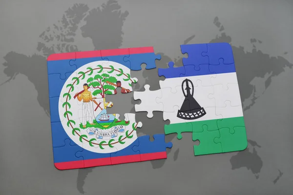 Puzzle con la bandiera nazionale di belize e lesotho su una mappa del mondo — Foto Stock