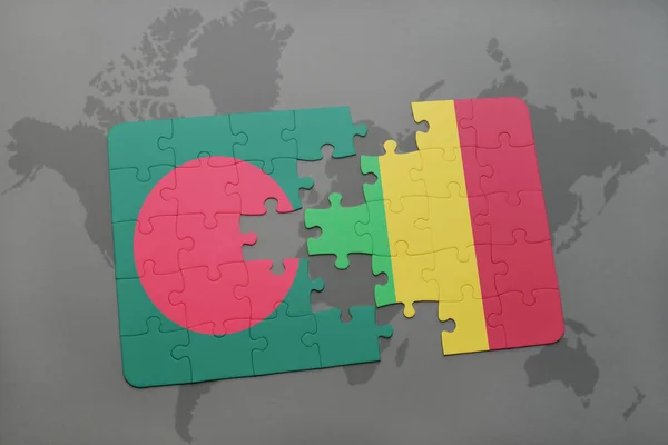 Puzzel met de nationale vlag van bangladesh en mali op een wereldkaart — Stockfoto
