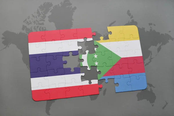 Rompecabezas con la bandera nacional de Tailandia y las comoras en un mapa del mundo — Foto de Stock