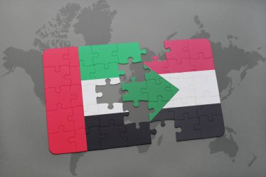 Suudi Arabistan ve sudan bir dünya haritası üzerinde bayrağı ile bulmaca